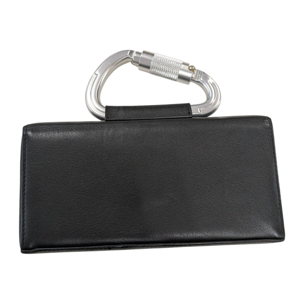 レザーカラビナクラッチバッグ