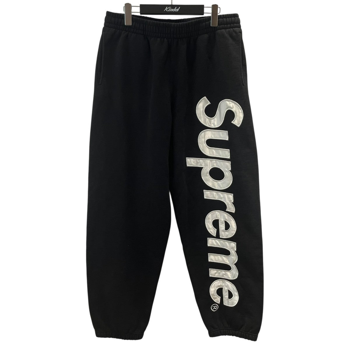 M*i様 Supreme スポーツウェアパンツ ブラック Supreme(シュプリーム) 24AW□サテンロゴスウェットパンツSatin