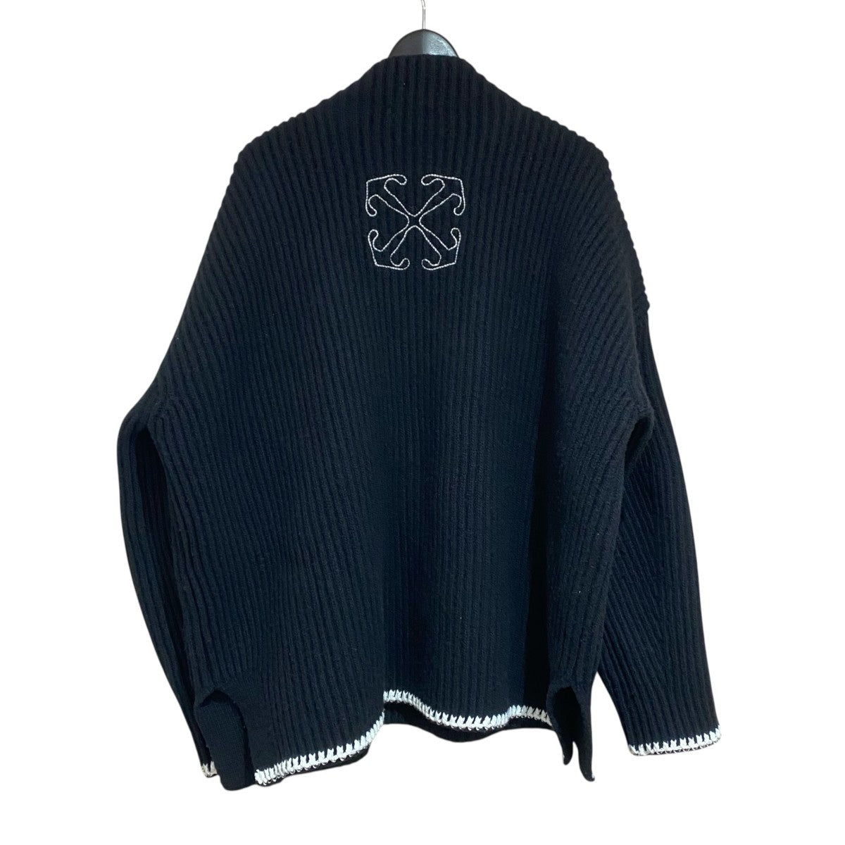 バックロゴハイネックニットOWHF054F24KNI001