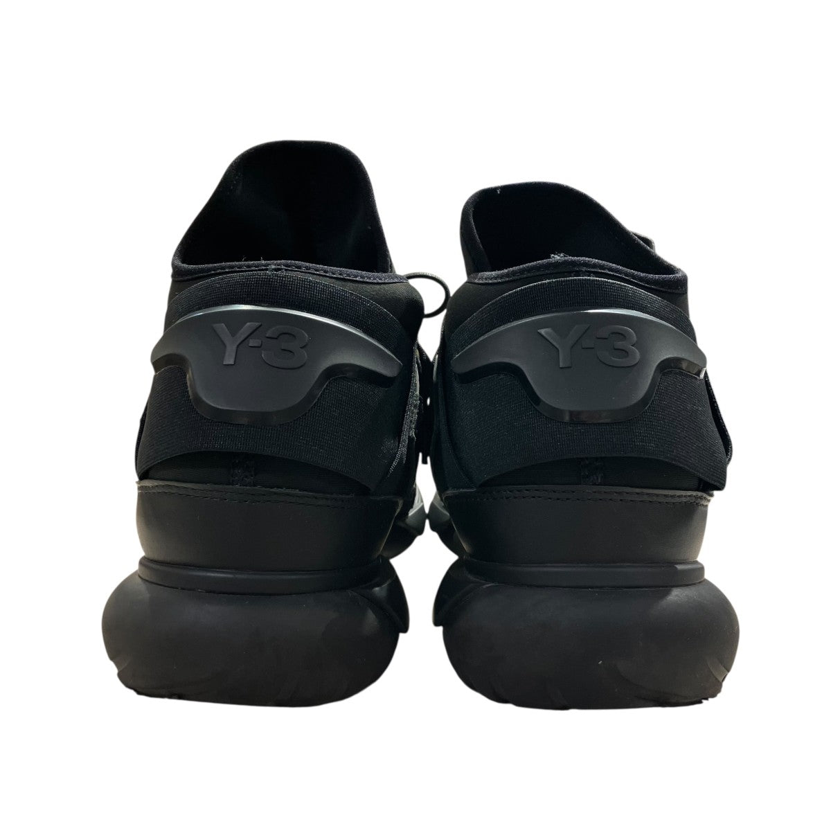 Qasa Triple Blackシューズ