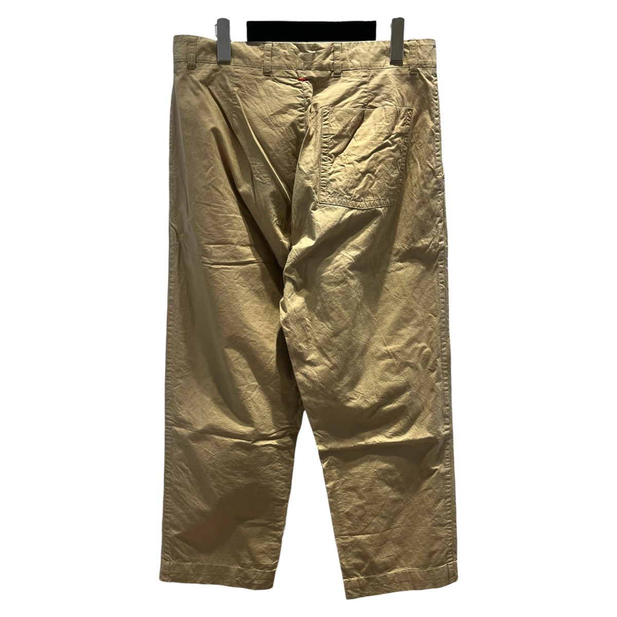 テーパードパンツ