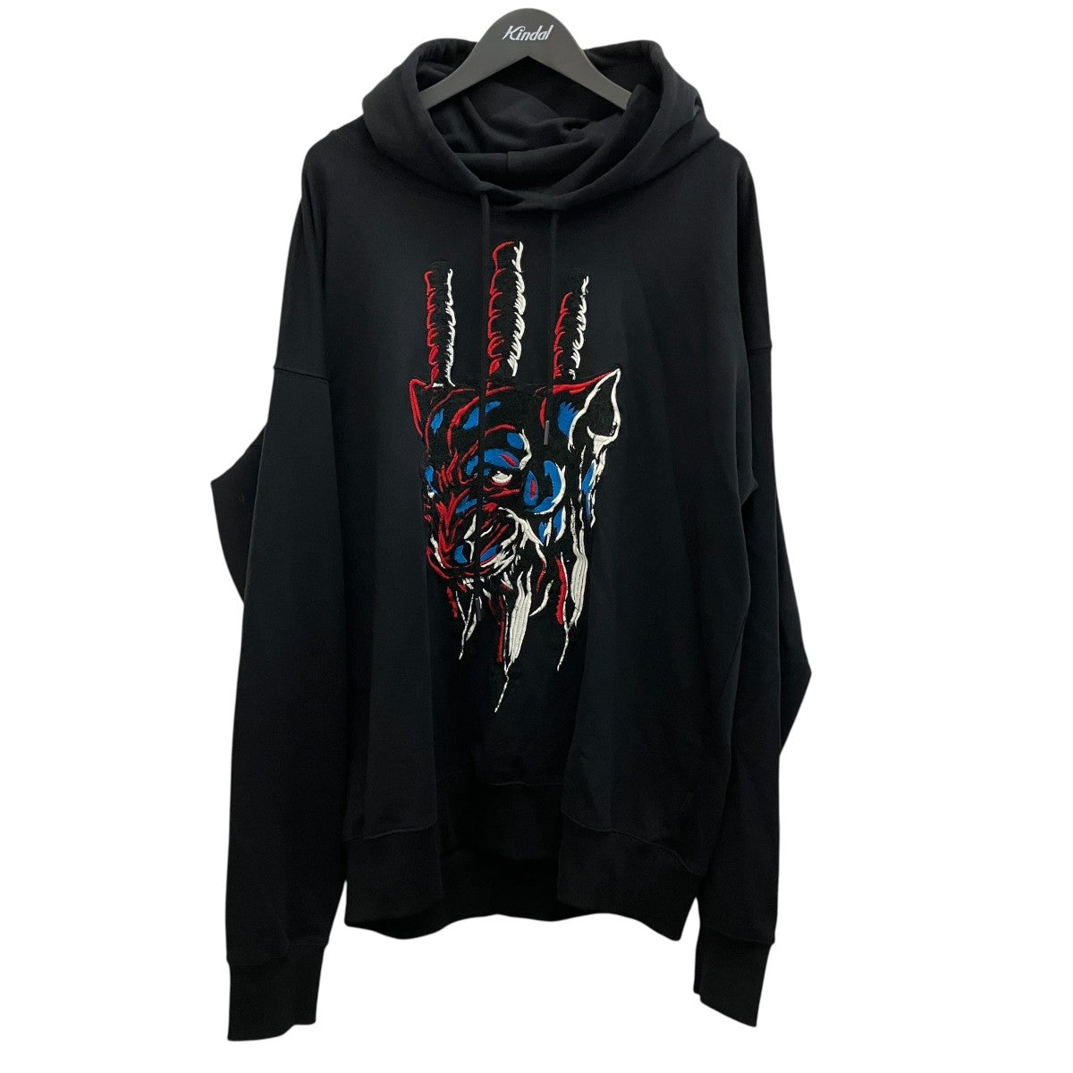 エンブロイダリーフーディー