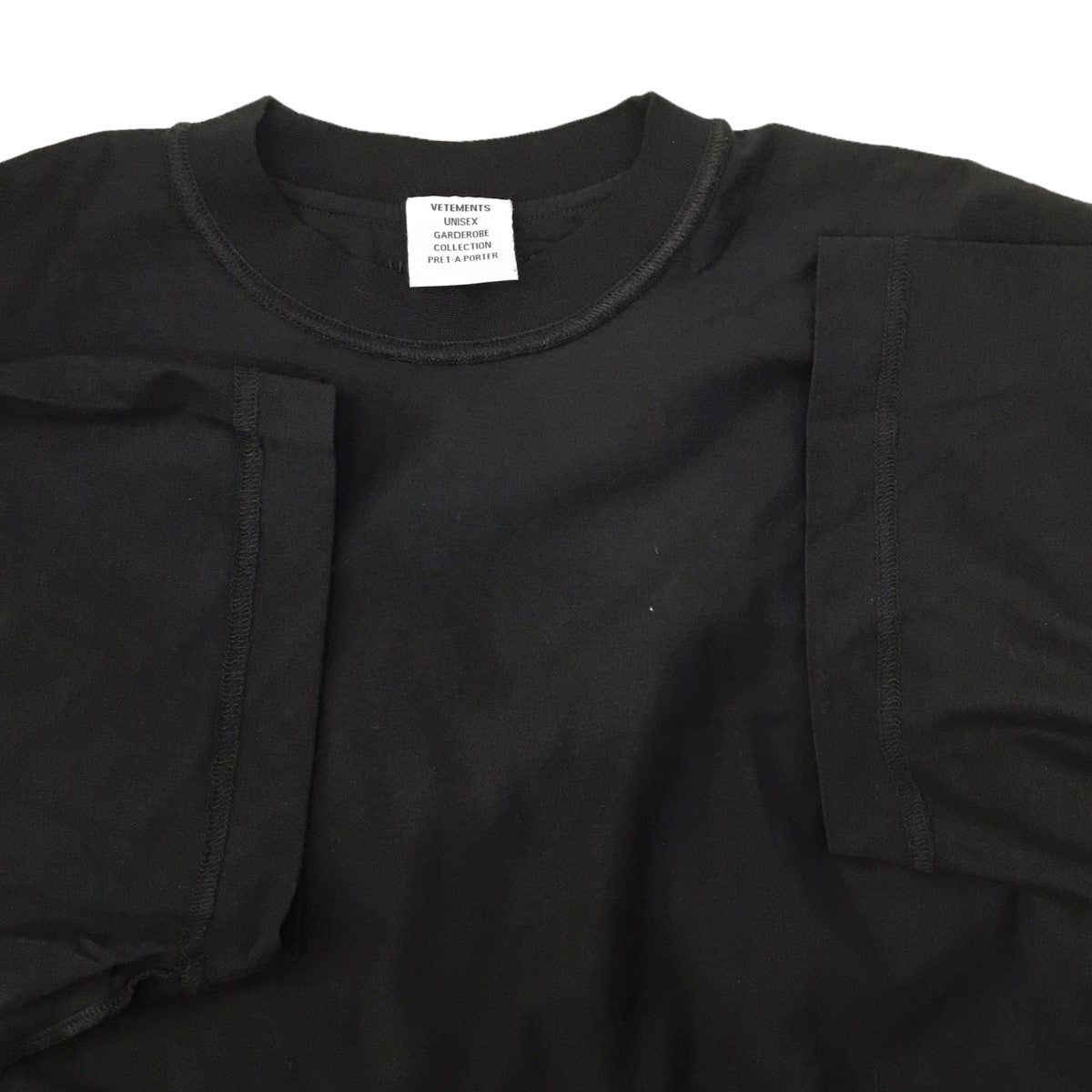 VETEMENTS(ヴェトモン) 2022SS「ALL BLACK INSIDE OUT T-SHIRT」インサイドアウトTシャツUA53TR360B