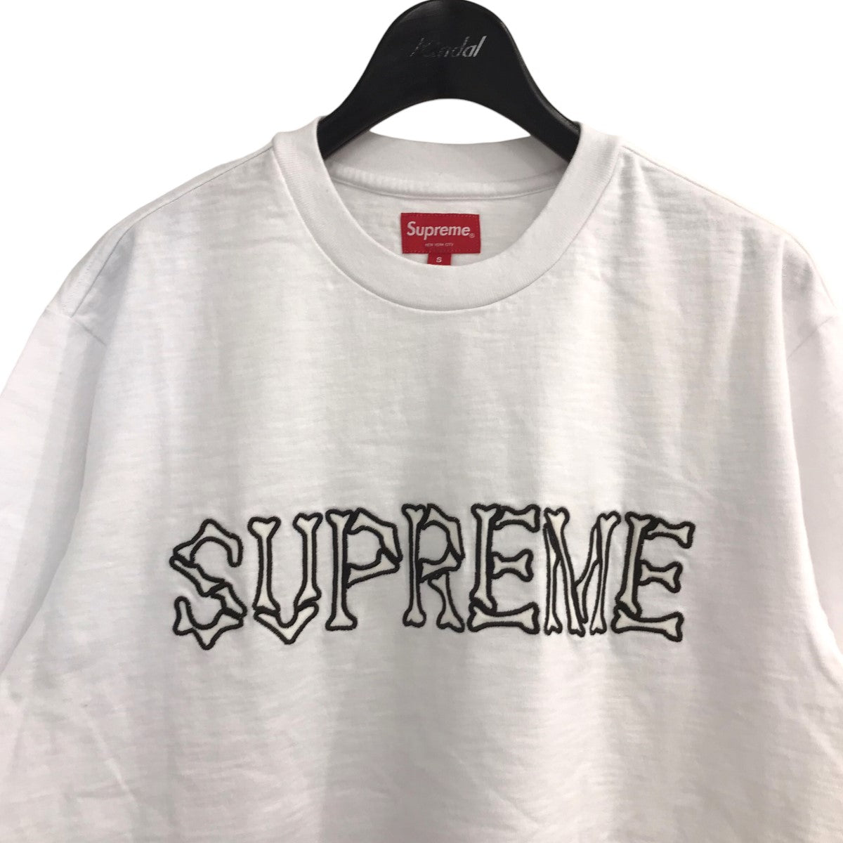 Supreme(シュプリーム) 2022AW「Bones S／S Top」ボーンロゴ刺繍Ｔシャツ