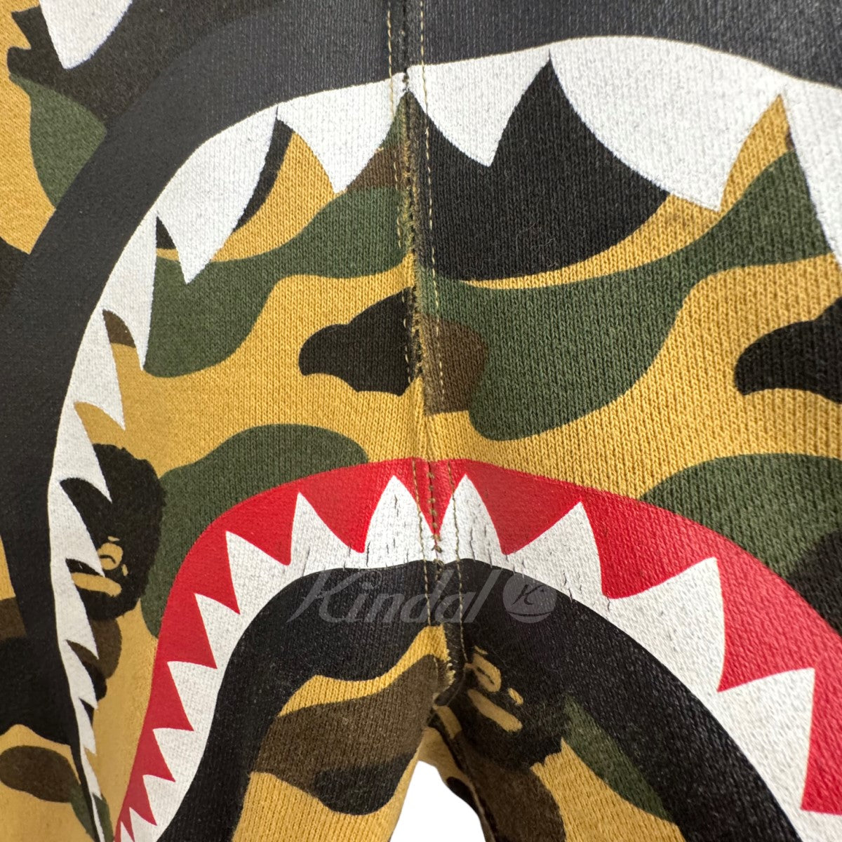 A BATHING APE(アベイシングエイプ) シャークカモフラパンツ