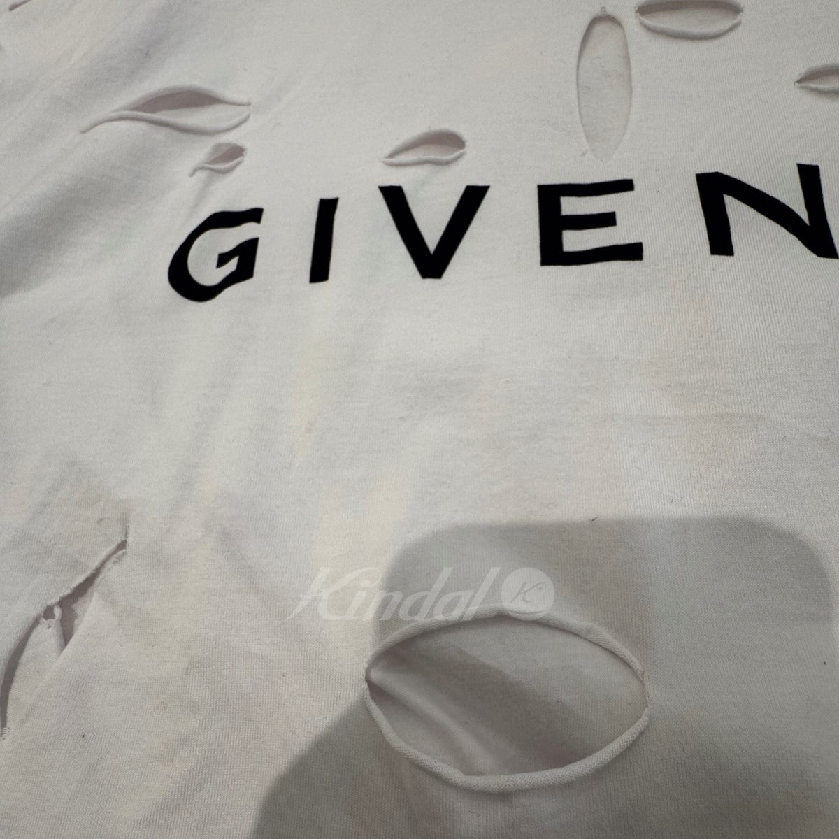 GIVENCHY(ジバンシィ) デストロイドエフェクト加工ロゴプリントTシャツ