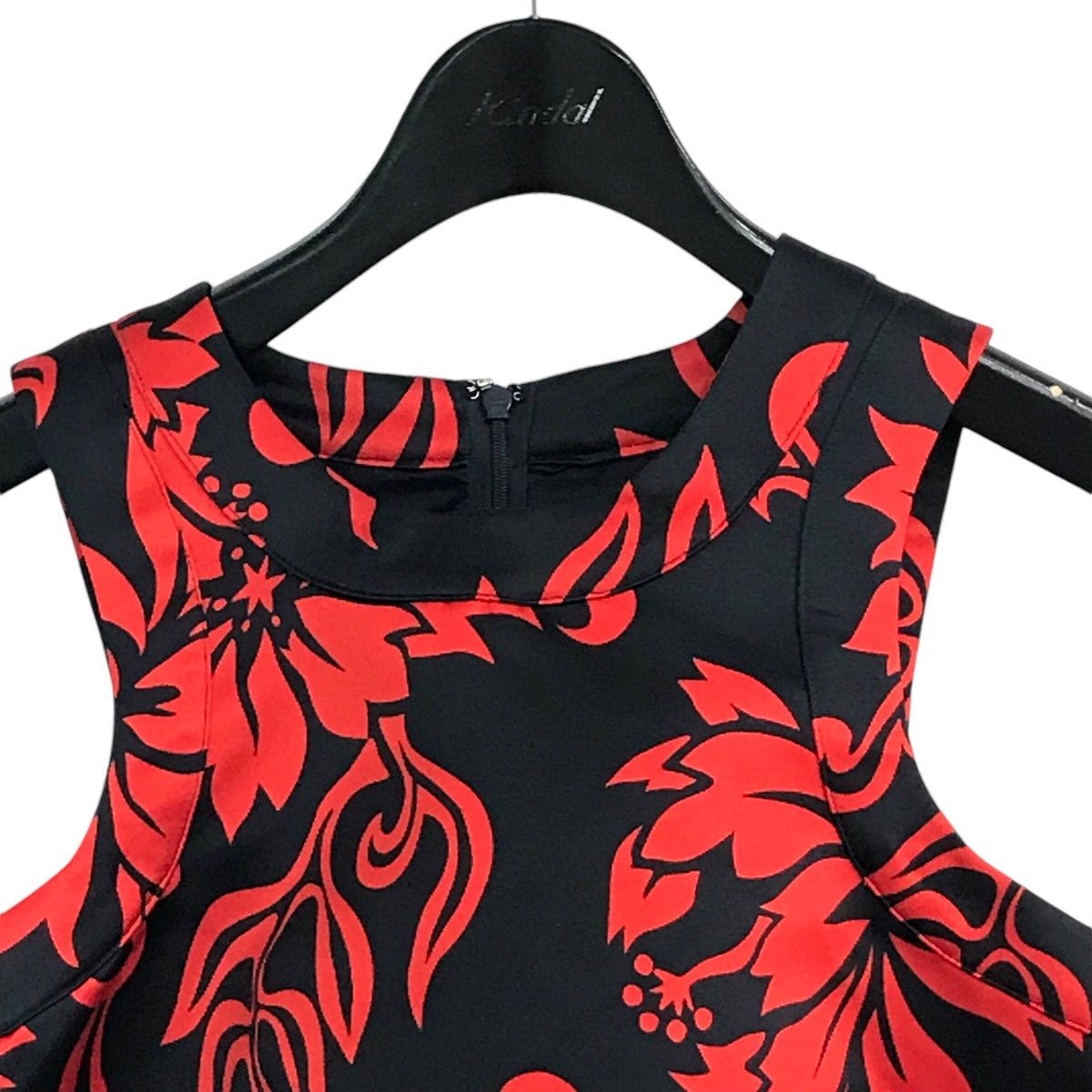 【値下げ】sacai 「 Floral Print Cropped Tank Top」 フローラルプリントクロップドタンクトップ SAMPLE品 ネイビー×レッド サイズ：表記無し (渋谷神南店) sacai(サカイ) 「 Floral Print Cropped Tank Top」 フローラル