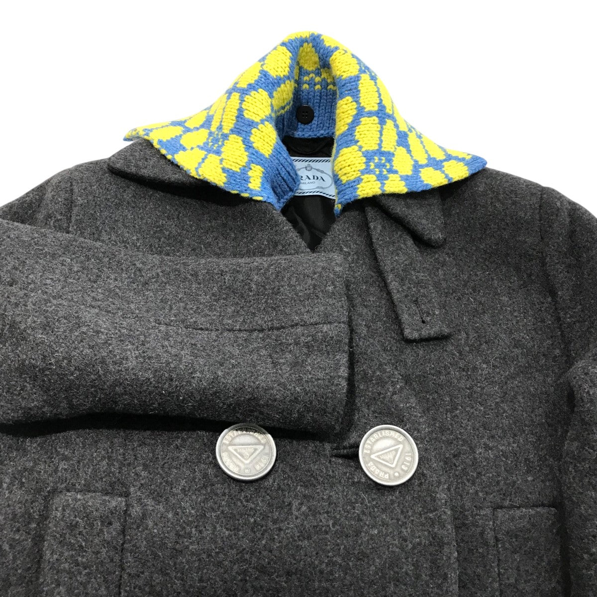 プラダのニットつけ襟カシミヤロングコート P679OLです。 PRADA アウター 古着・中古アイテム