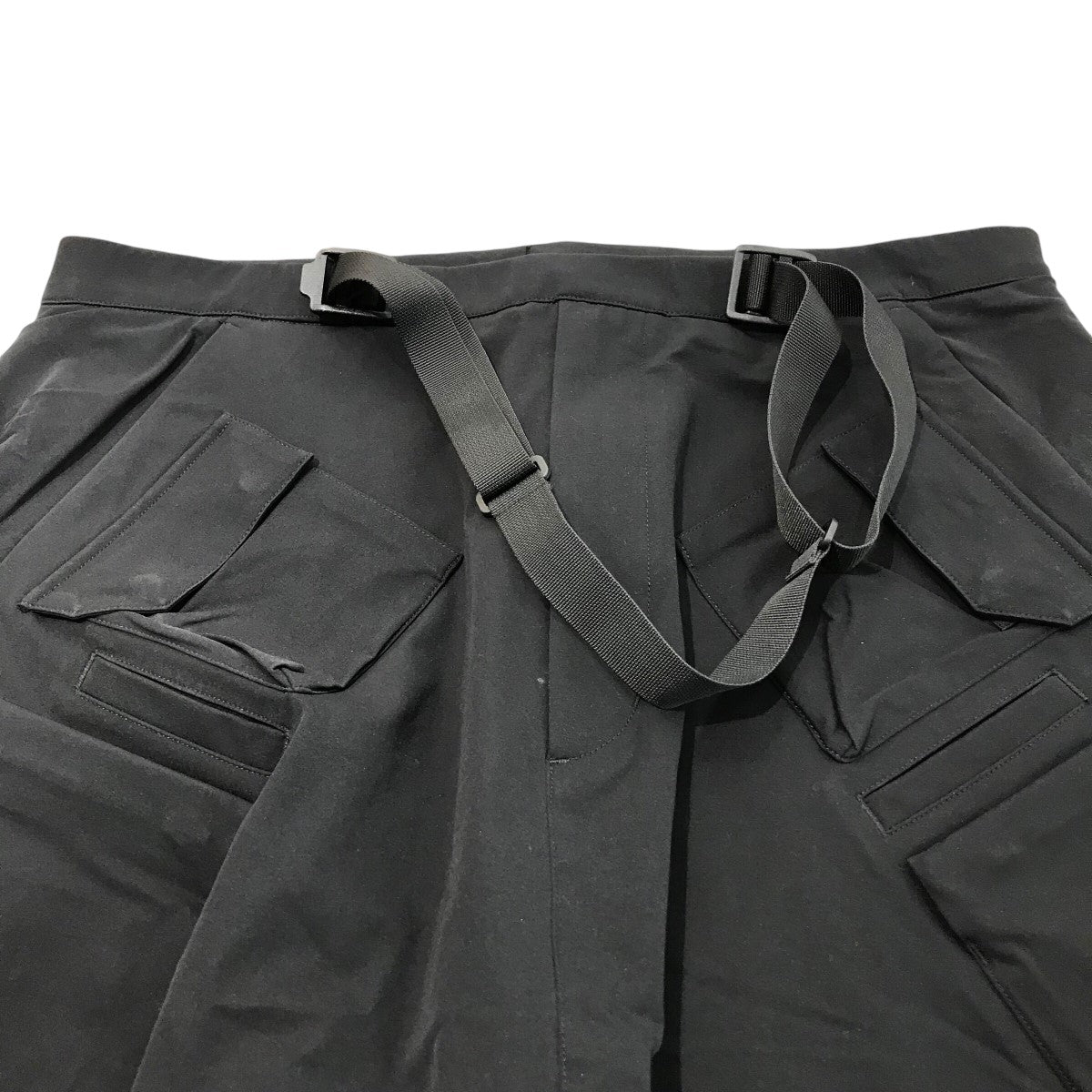 アクロニウムの「SCHOELLER DRYSKIN DRAWCOARD CARGO TROUSER」 カーゴパンツ P30AL DSです。 ACRONYM 古着・中古 ボトムス アイテム