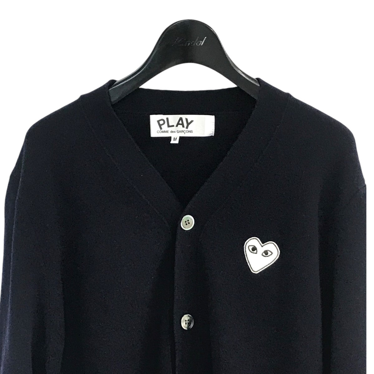 PLAY COMME des GARCONS(プレイコムデギャルソン) 23AWハートワッペンニットカーディガンAZ N062