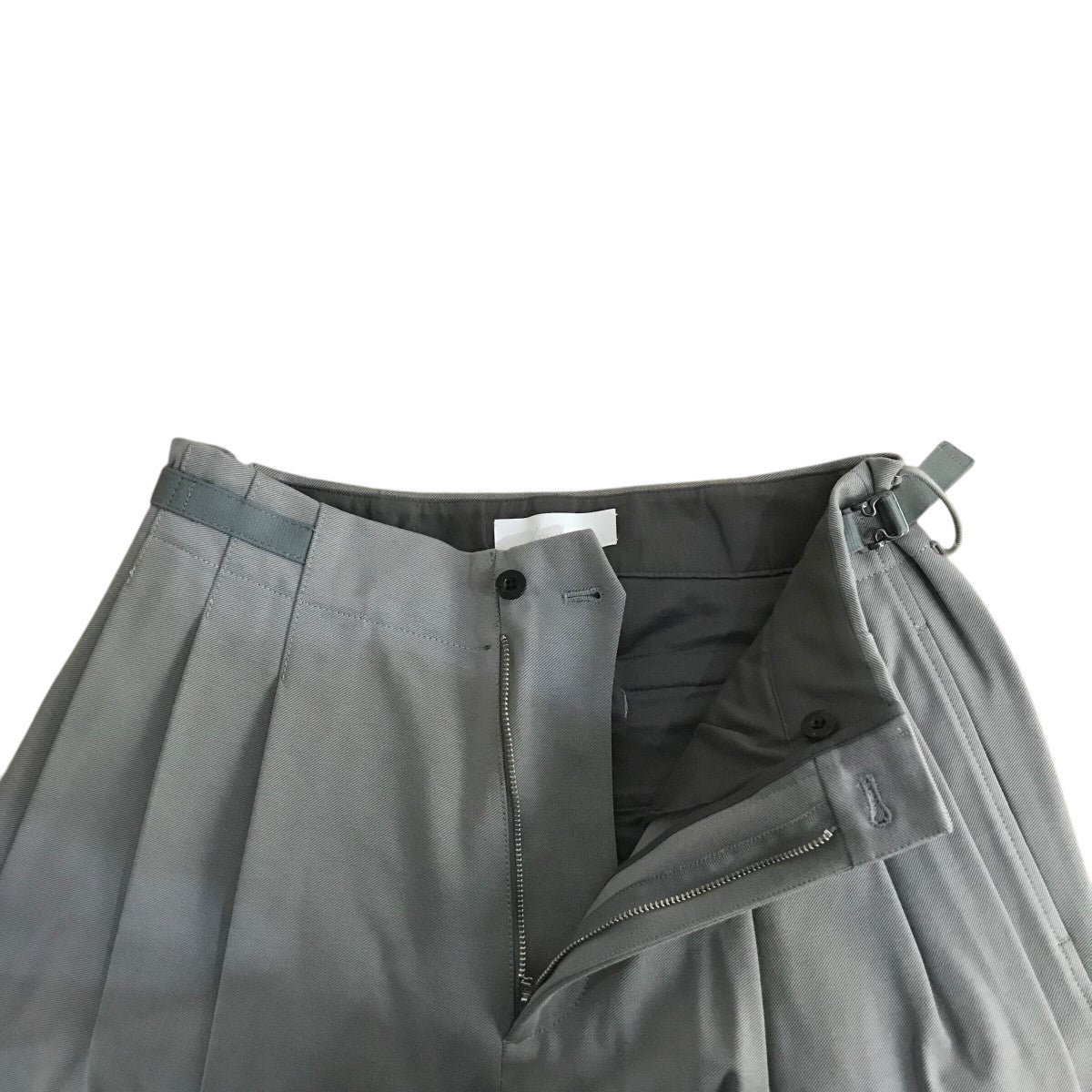 IRENISA(イレニサ) 23SS「THREE TUCKS TAPERED PANTS」3タック