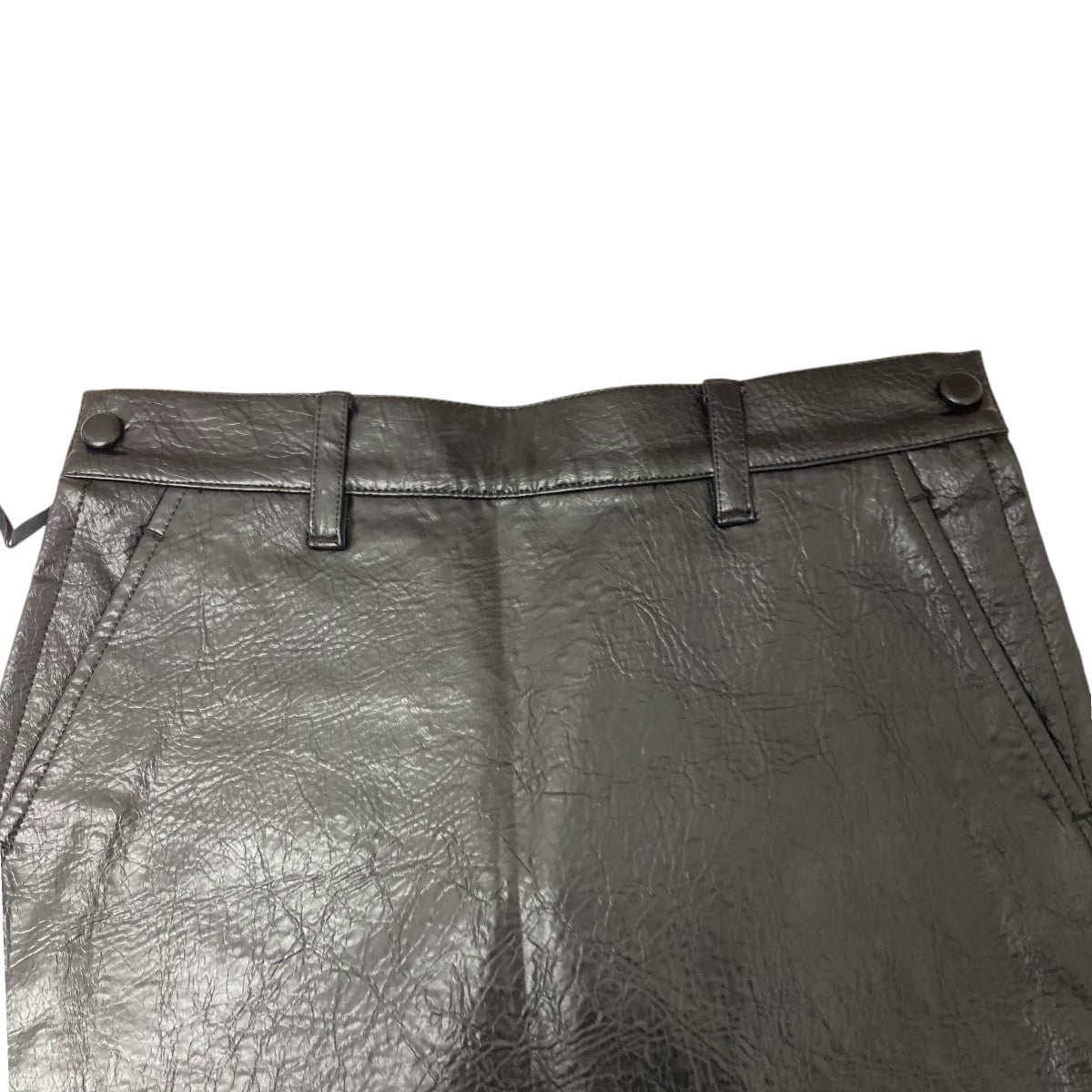 トーガトゥの24AW LEATHER MINI SKIRT シンセティックレザーミニスカートです。 TOGA TOO 古着・中古 ボトムス アイテム