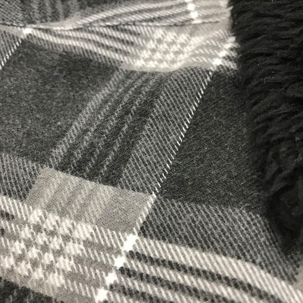 ジャケット・アウター supreme Faux Fur Collar FIannel Shirt m Supreme Faux Fur Collar Flannel Shirt (FW21) - $148