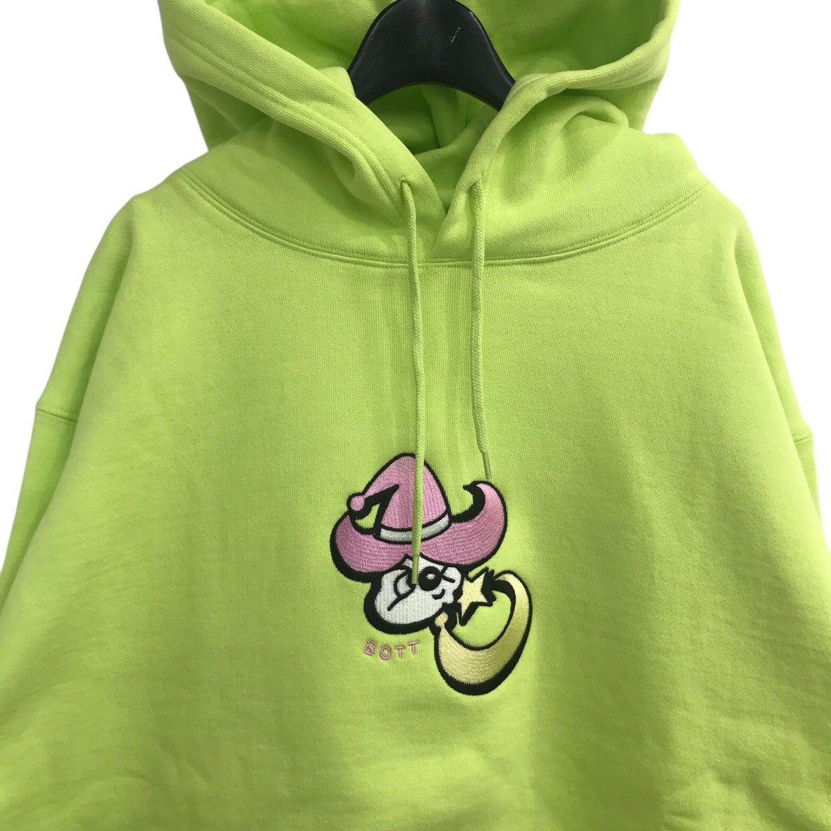 BoTT(ボット) 刺繍プルオーバーパーカー ネオンイエロー サイズ XL