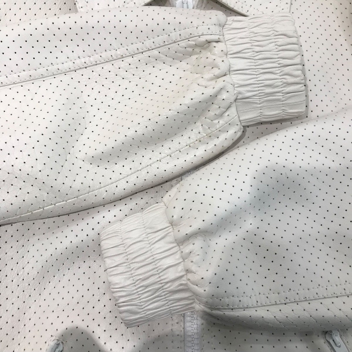 CELINE パーフォレイテッド パンチングレザーロゴレザージャケット 古着・中古-4枚目のアイテム画像