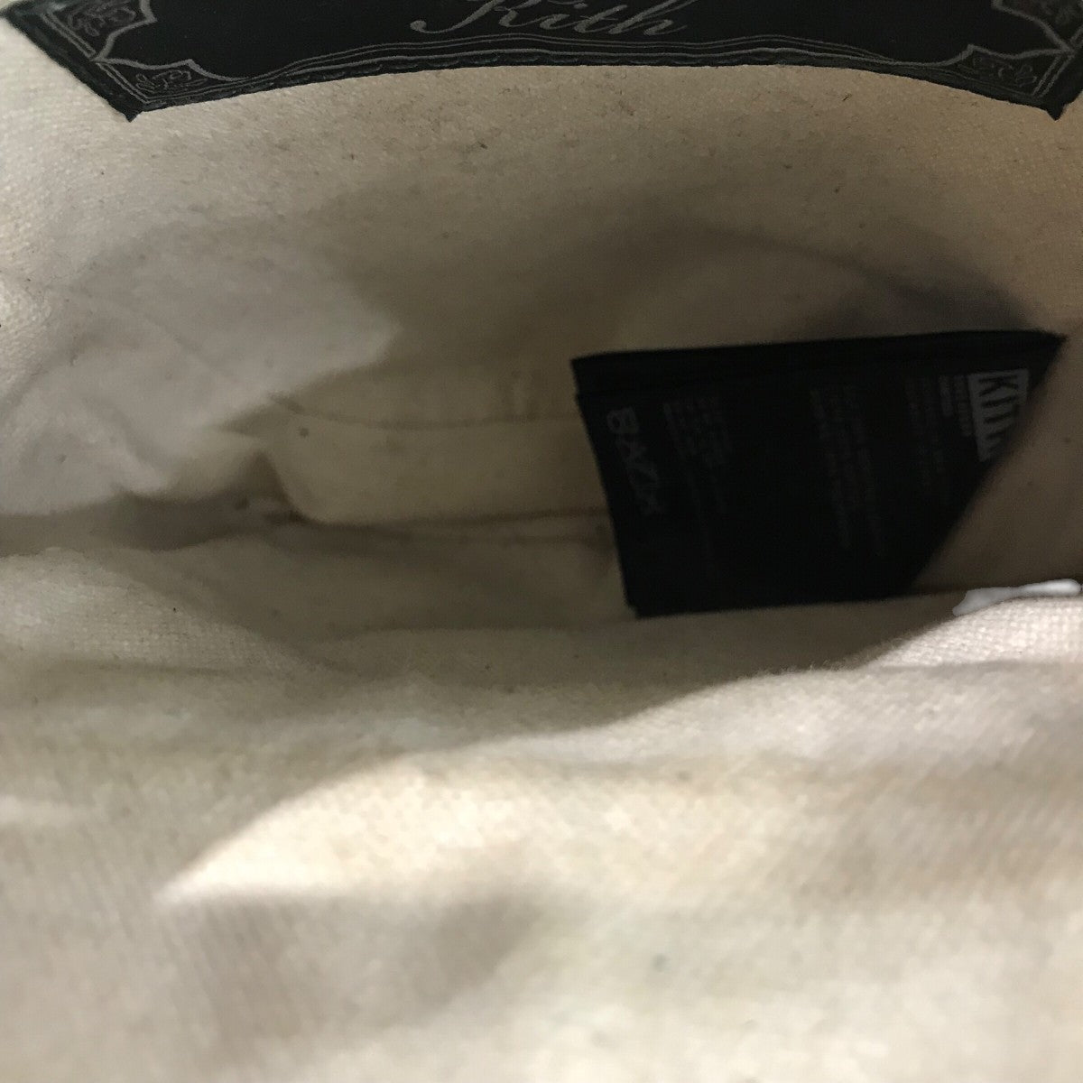 KITH(キス) 「Utility Crossbody in Saffiano Leather」モノグラム