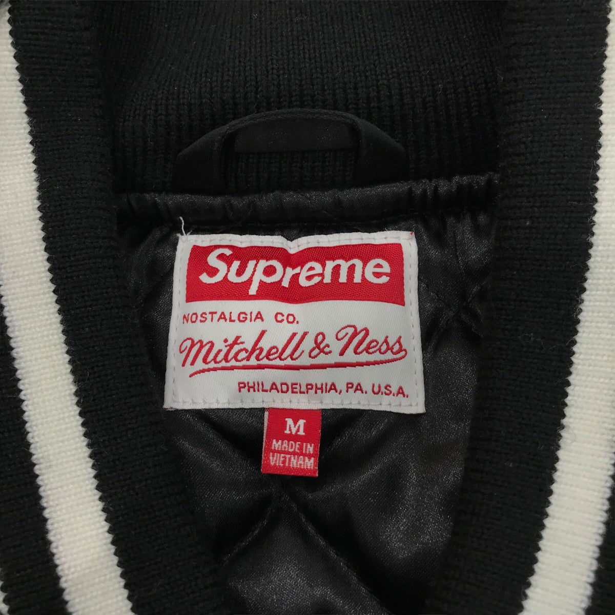 【未使用タグ付】シュプリーム ミッチェルアンドネス ブルゾン メンズ XL 黒 Supreme / Mitchell & Ness® Satin Varsity Jacket 