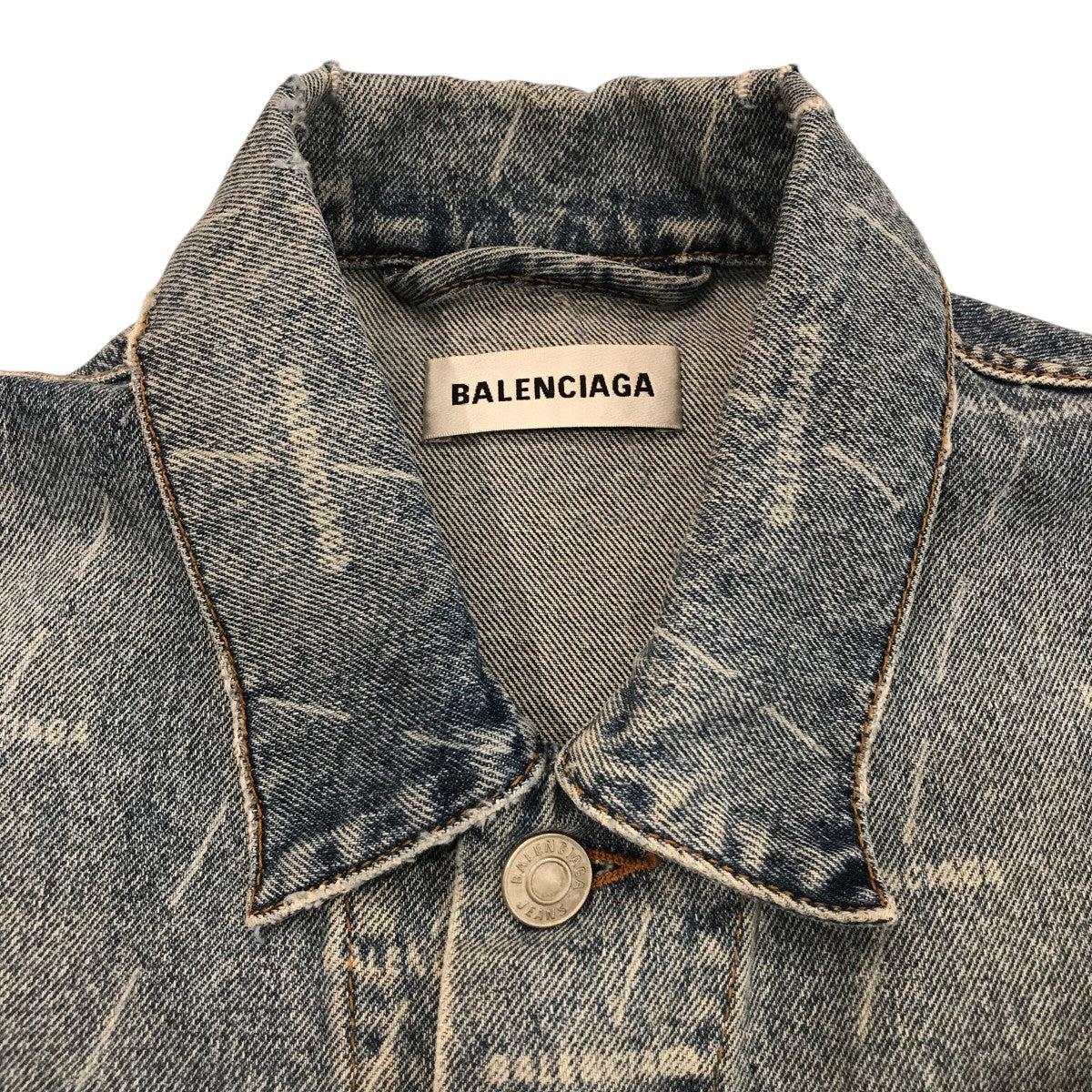 大人のデニム魅力[バレンシアガ]ロゴプリント デニムジャケット 秋冬 BALENCIAGA スーパーコピー デニムジャケット 文字 ロゴ