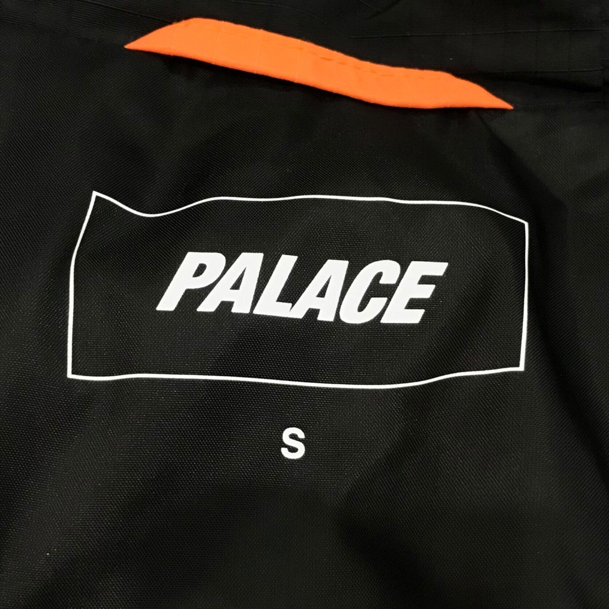 PALACE(パレス) 「POWDER JACKET」ナイロンジャケット オレンジ