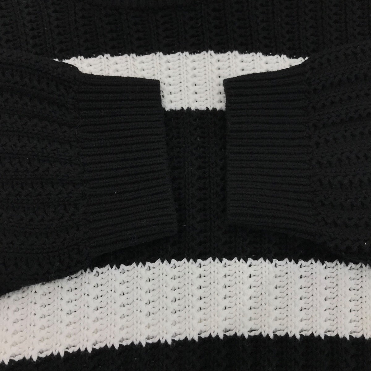 Supreme ブラック セーター Mサイズ　25ss 売り切り価格 8001000941876_1.jpg?v=