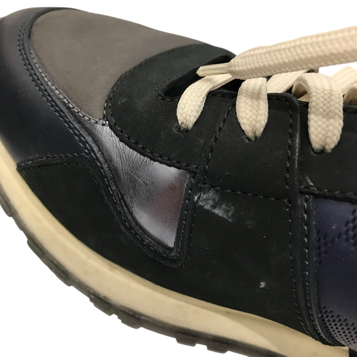 LOUIS VUITTON(ルイヴィトン) ランアウェイラインローカットスニーカー