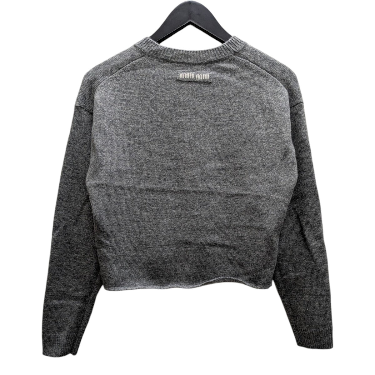MIU MIU(ミュウミュウ) クロップド丈Vネックニット DNA972 グレー