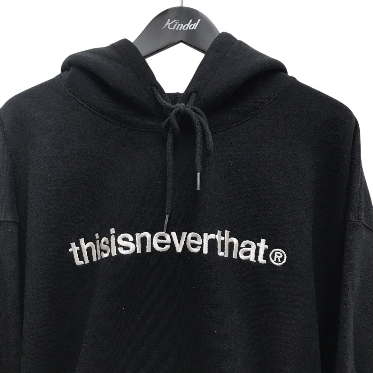 thisisneverthat(ディスイズネバーザット) ロゴ刺繍プルオーバー