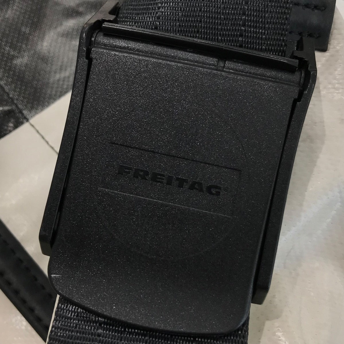 フライターグFREITAG メッセンジャーバッグ ライン 40 ホワイト/ブルー フライターグFREITAG メッセンジャーバッグ ライン 40 ホワイト