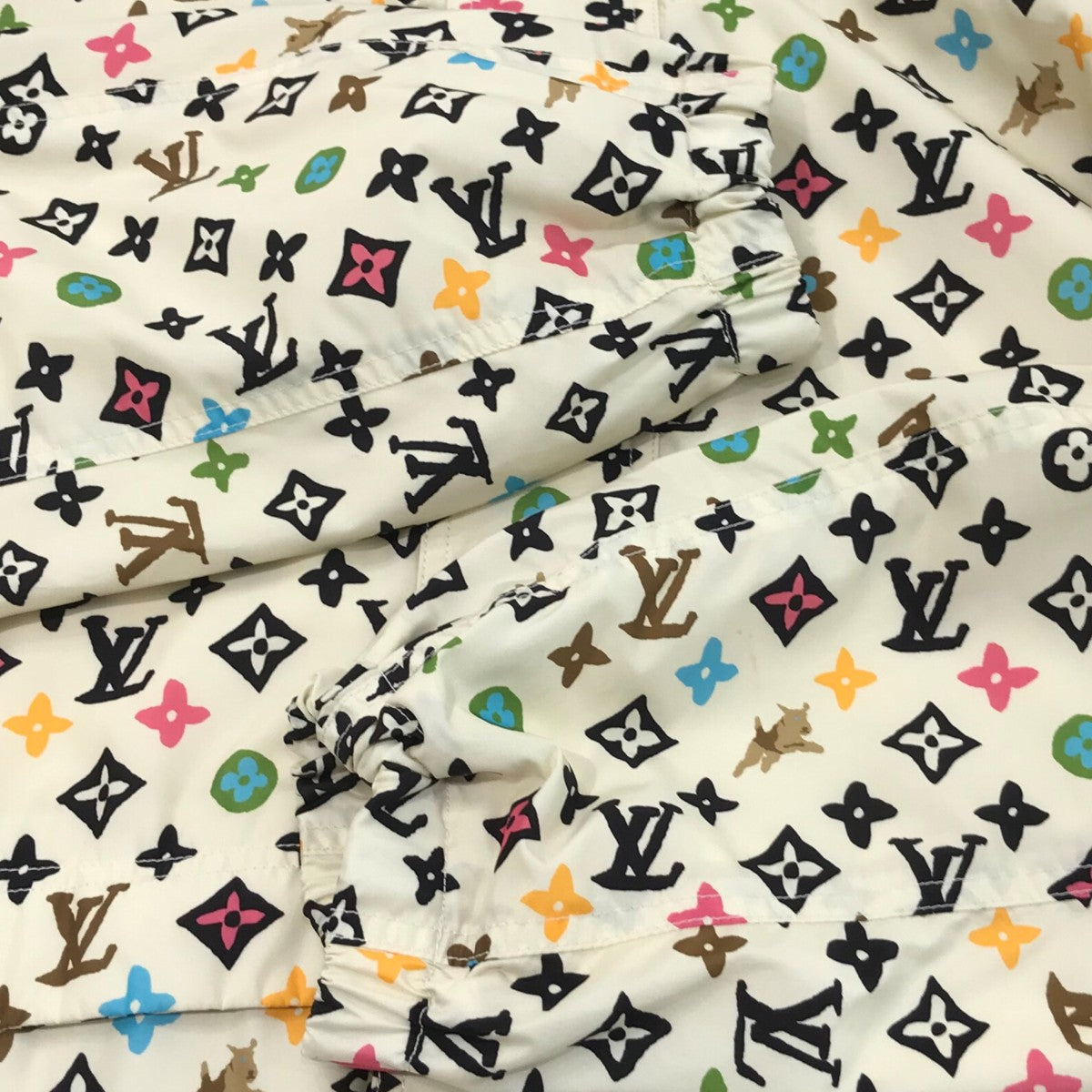 LOUIS VUITTON(ルイヴィトン) プリントモノグラムウインド