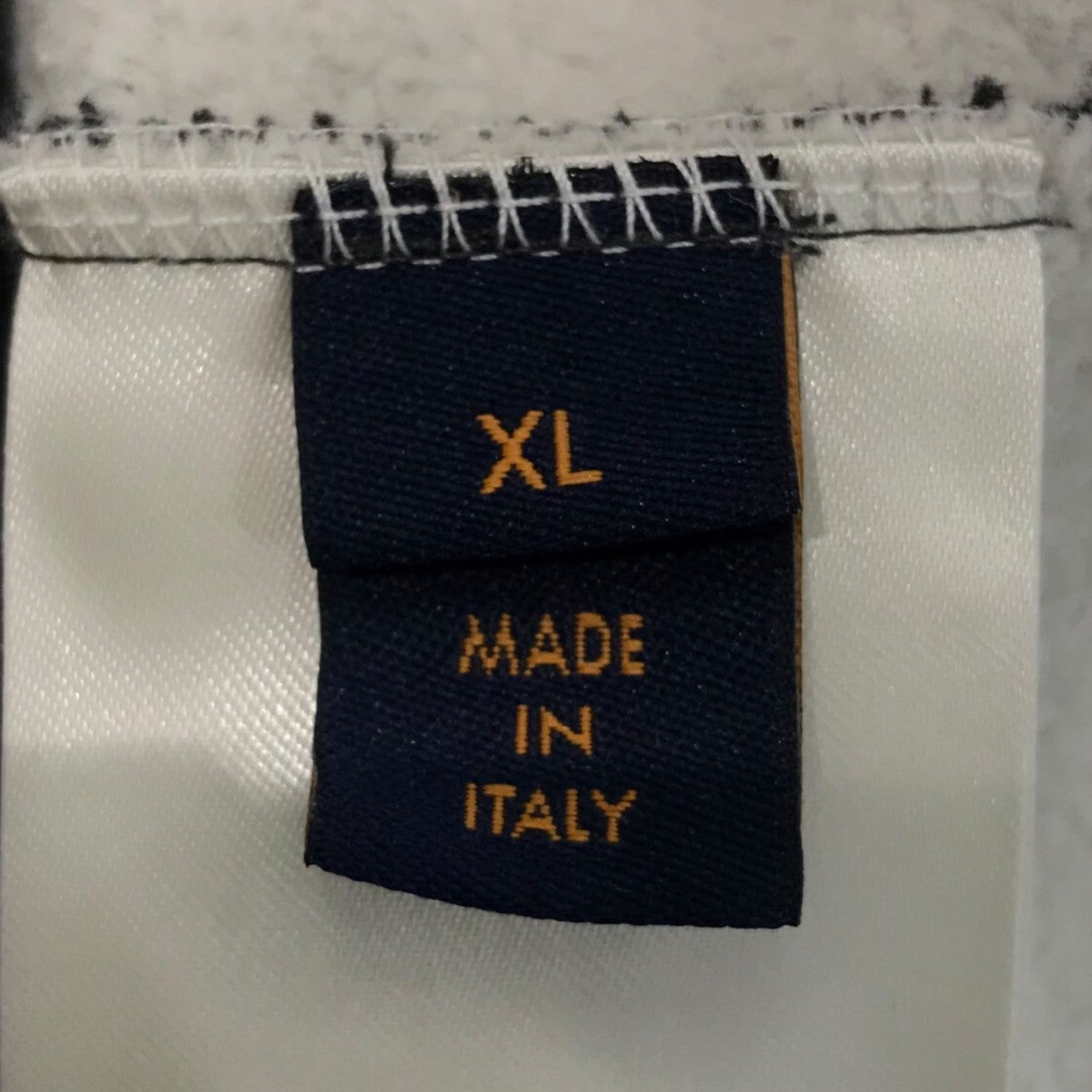 LOUIS VUITTON(ルイヴィトン) LVロゴパッチスウェットRM241M UYR