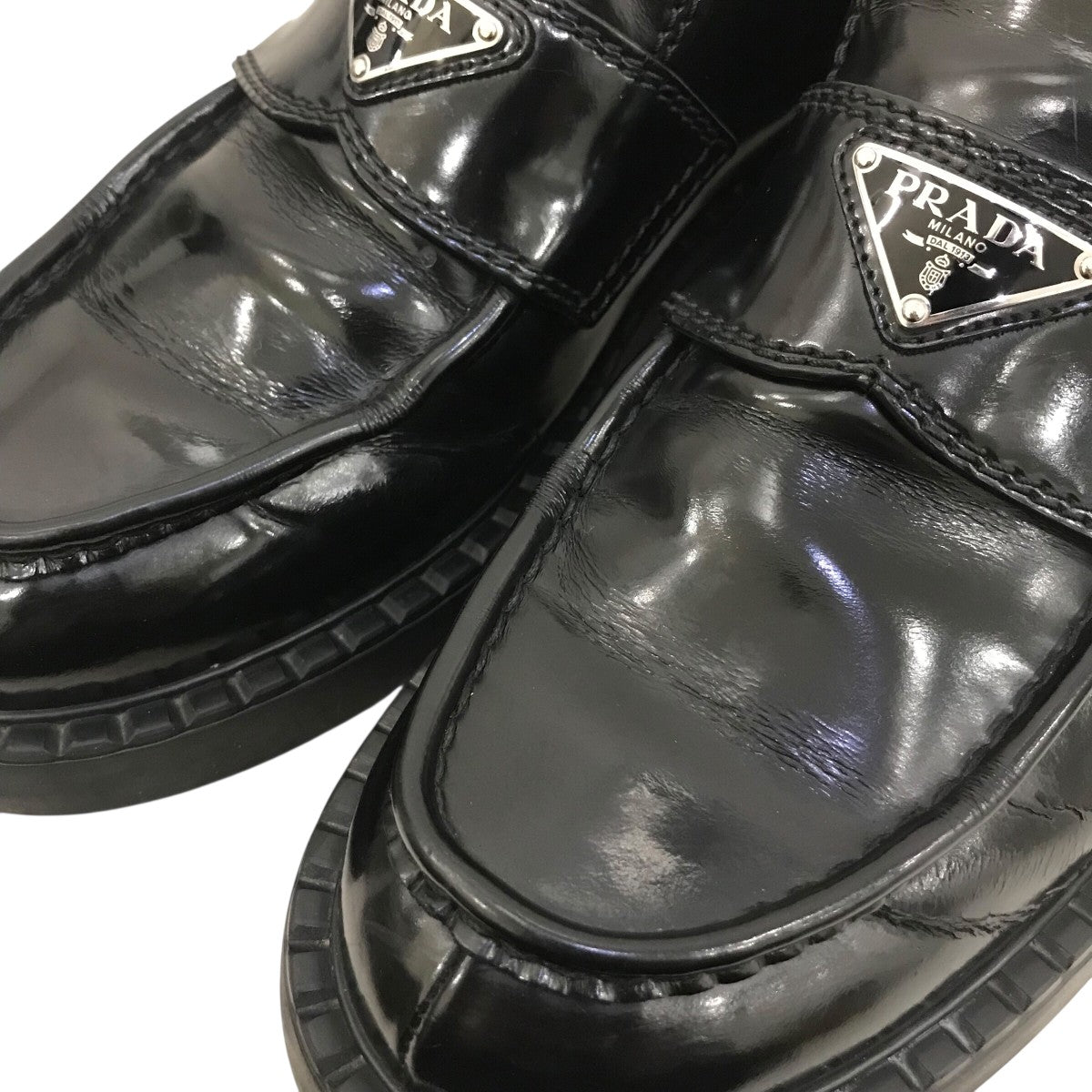 PRADA(プラダ) チョコレートブラッシュドレザーローファー