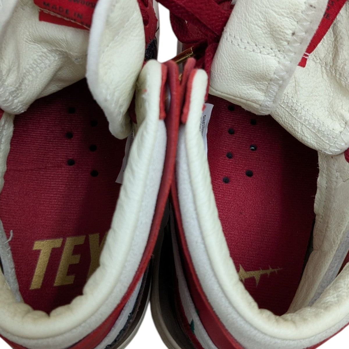 AIR JORDAN 1 ZOOM CMFT 2ハイカットスニーカーFJ0604-601