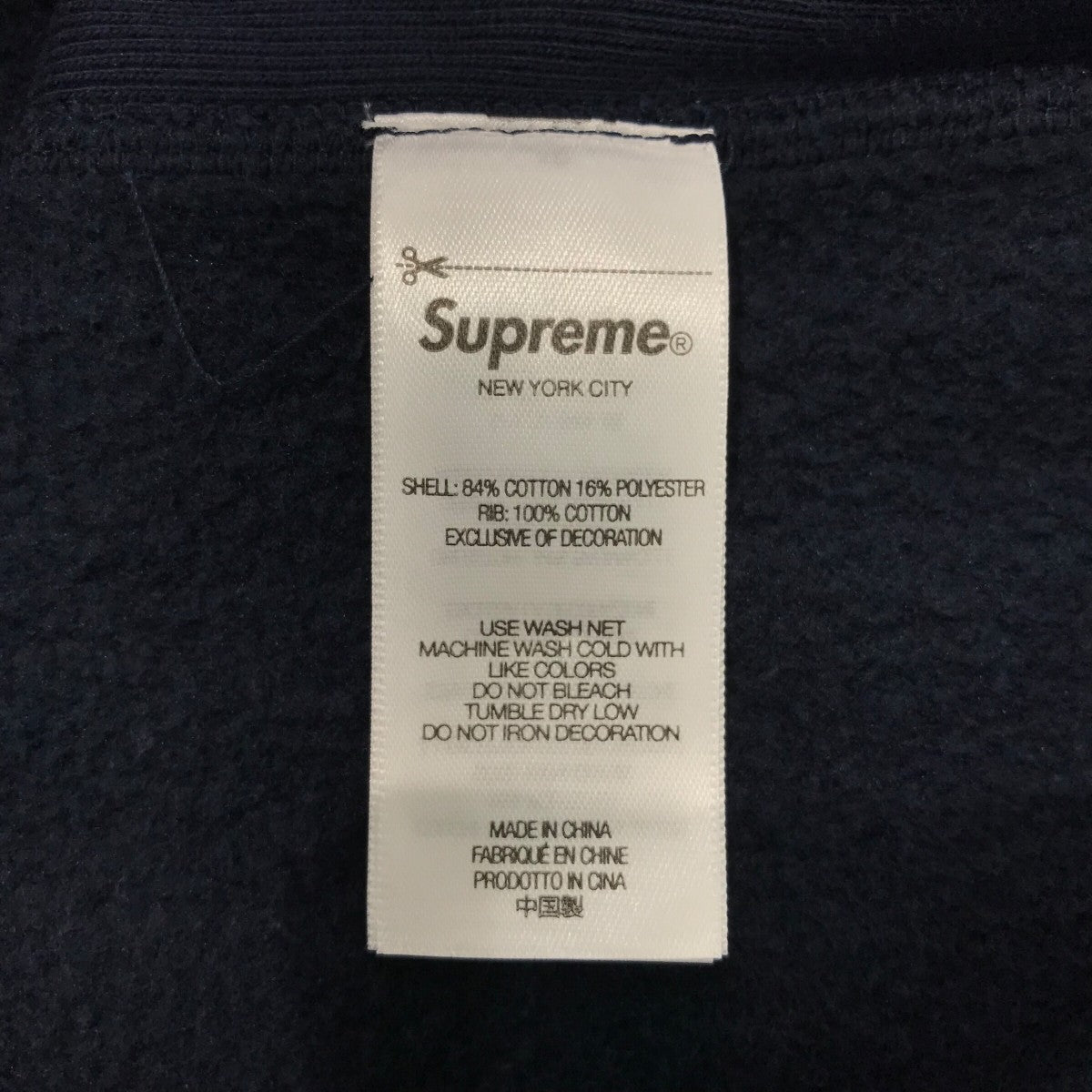 supremeの貴重な商品です！ 光ります sddefault.jpg