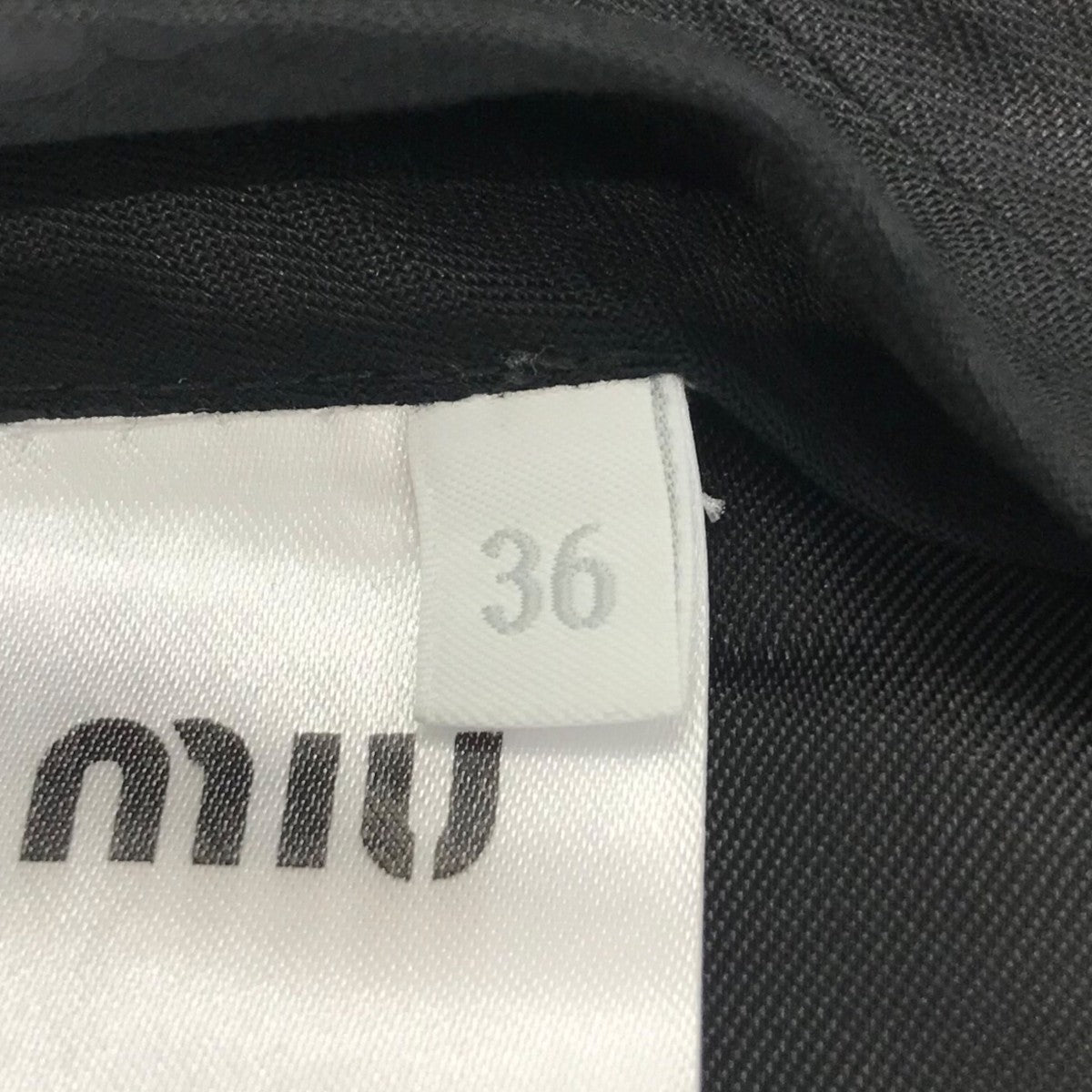 MIUMIU シアースラックス miu miuのスラックスを使った人気ファッションコーディネート - WEAR