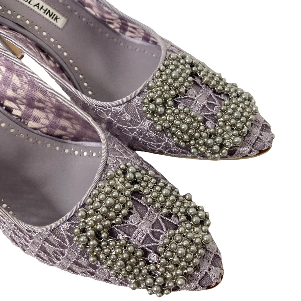 Manolo Blahnik（マノロブラニク）ハンギシレースシューズ 38サイズ Manolo Blahnik(マノロブラニク) ハンギシ レースパンプス ラベンダー