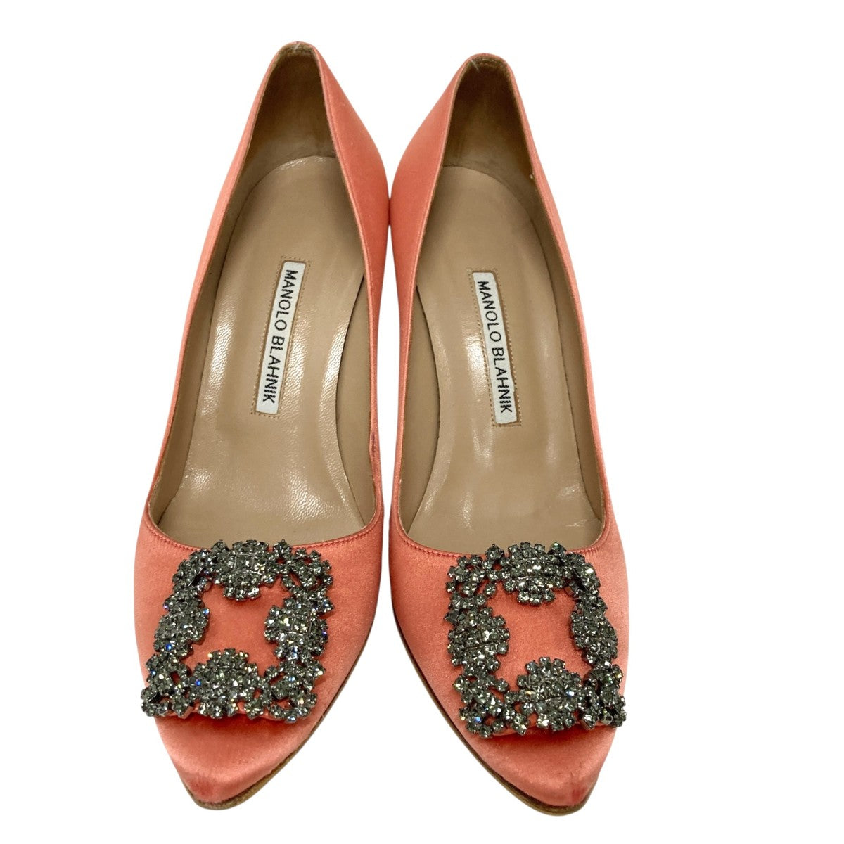 Manolo Blahnik(マノロブラニク) ハンギシ サテンパンプス サーモン
