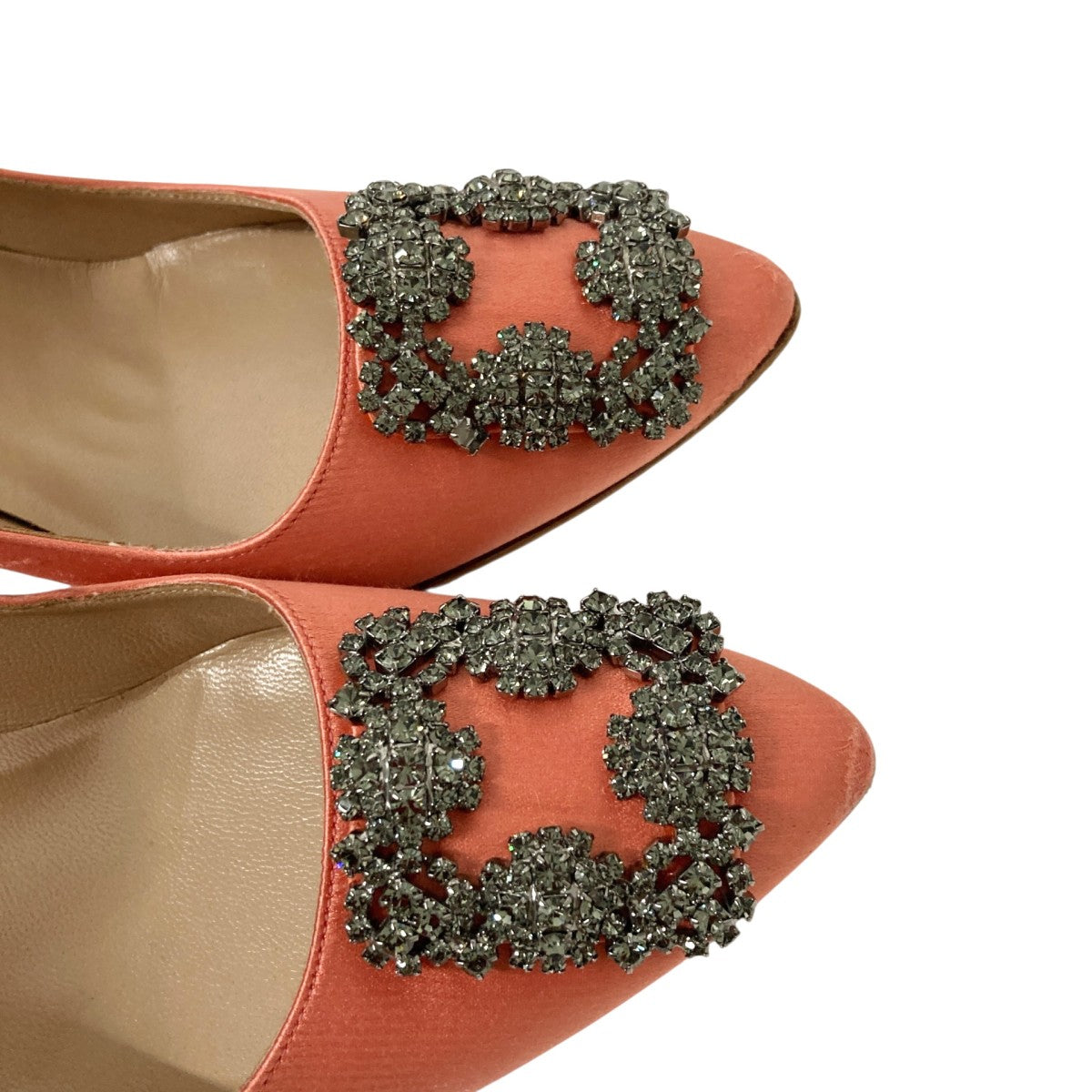 MANOLO BLAHNIK マノロブラニク　ハンギシ　パンプス　サテン Manolo Blahnik(マノロブラニク) ハンギシ サテンパンプス サーモン