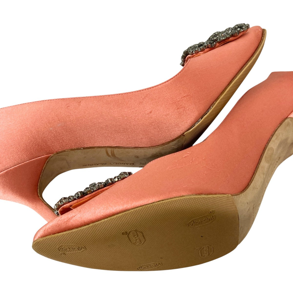 Manolo Blahnik(マノロブラニク) ハンギシ サテンパンプス サーモン