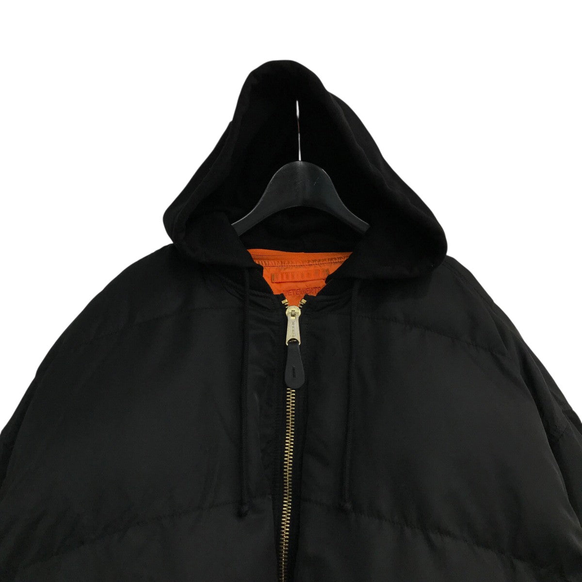 VETEMENTS×ALPHA 24AWフーデッドボンバージャケットUA65JA249B