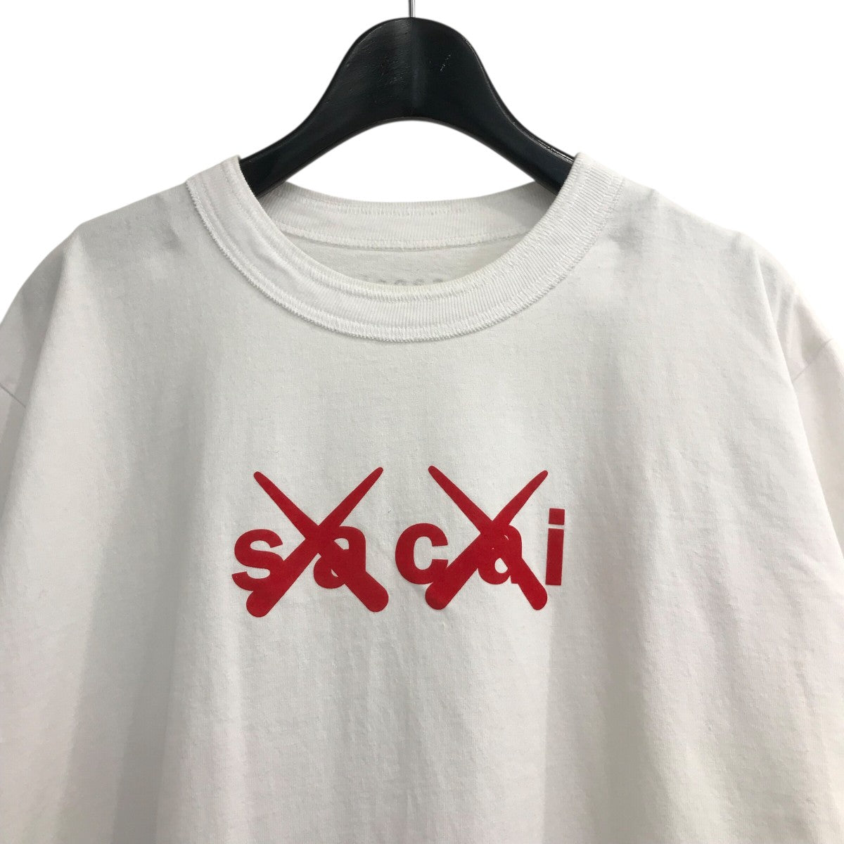 SACAI x KAWS　バックフレア Tシャツ サイズ 3　新品 SACAI x KAWS バックフレア Tシャツ サイズ 3 新品