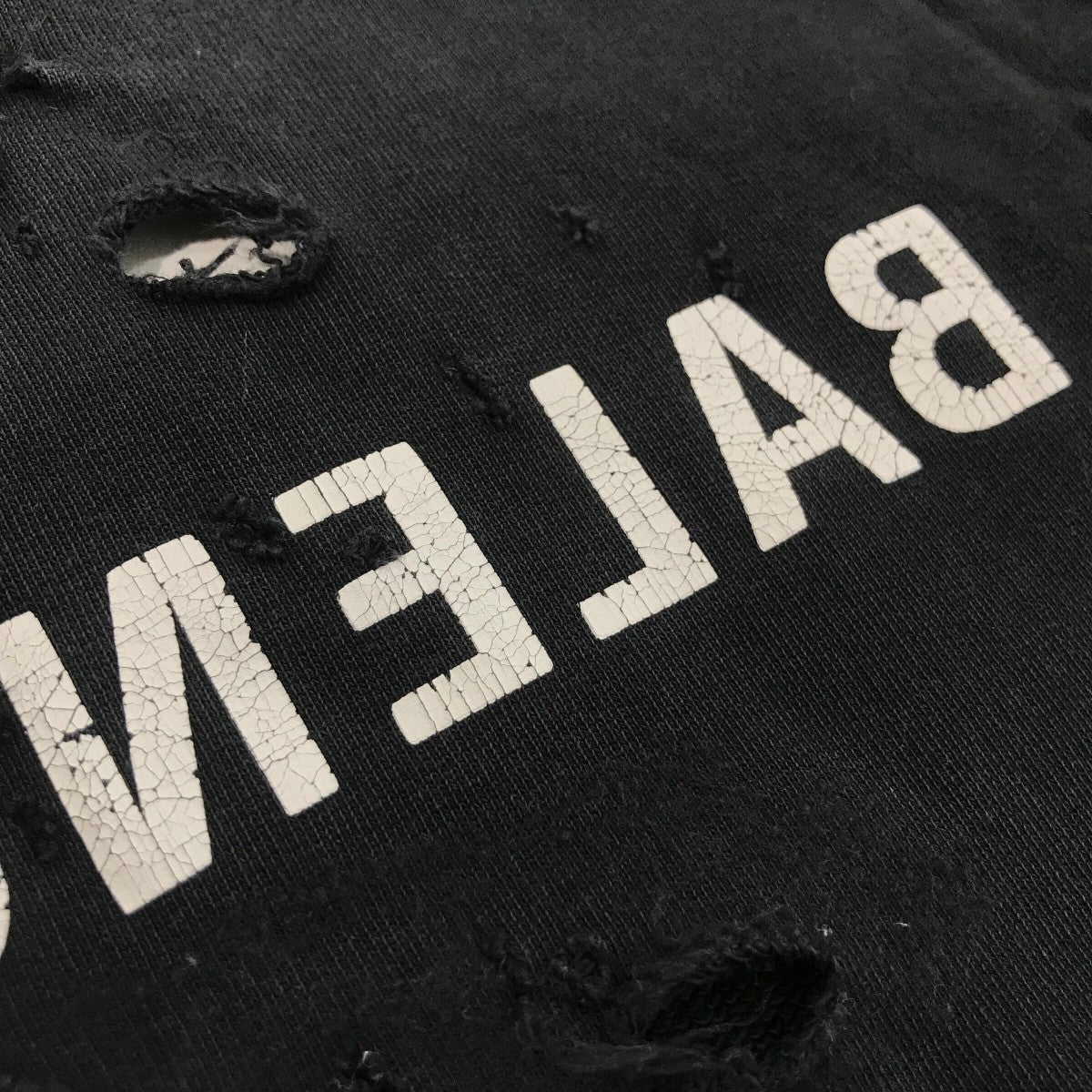 【オーバーサイズ】 バレンシアガ ダメージ加工 FREE 刺繍ロゴ パーカー BALENCIAGA(バレンシアガ) 22SSFREE 刺繍クラッシュ加工オーバー