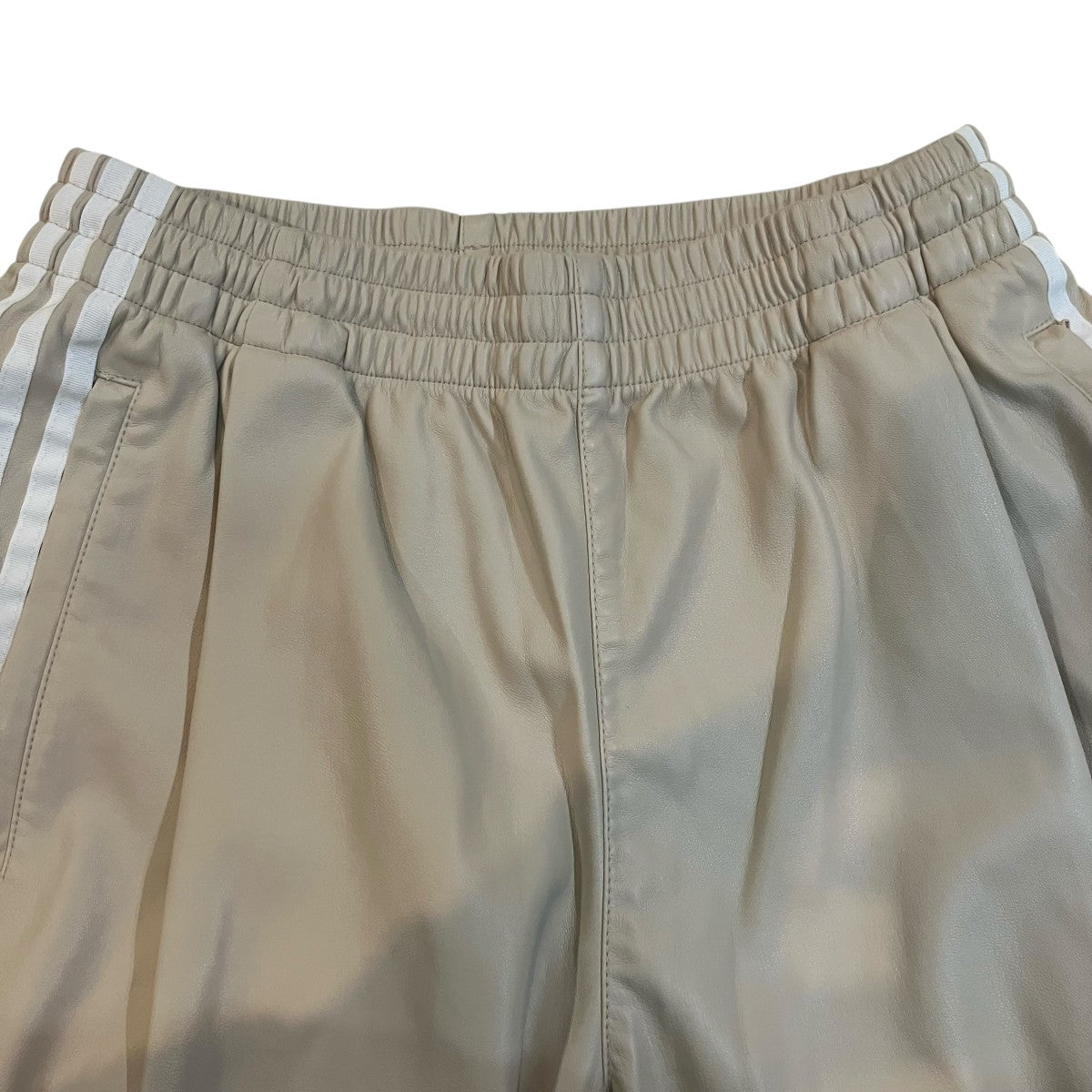 adidas originals フェイクレザーショートパンツIZ4046 古着・中古-3枚目のアイテム画像