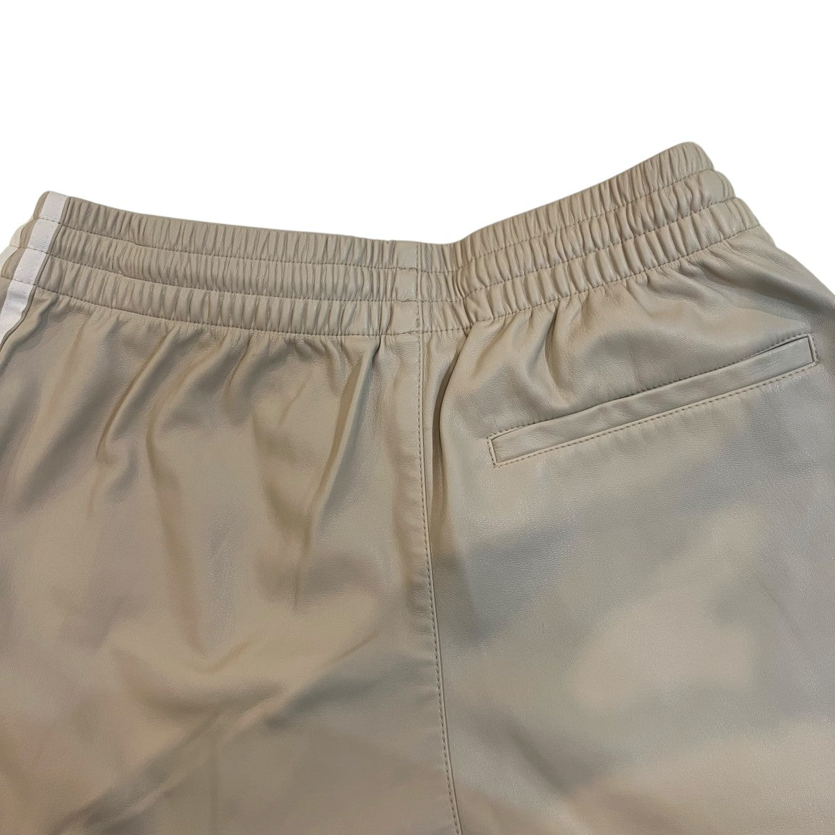 adidas originals フェイクレザーショートパンツIZ4046 古着・中古-4枚目のアイテム画像