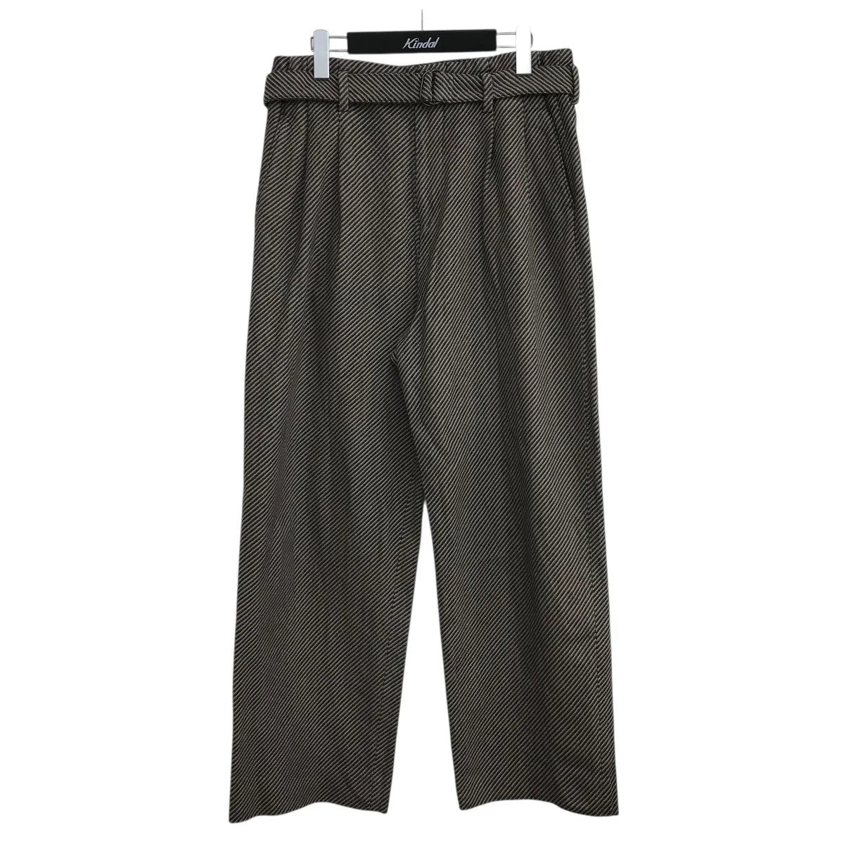 「DIAGONAL STRIPE HI-WAIST BELTED TROUSERS」ベルテッドトラウザーYK24SS0619P