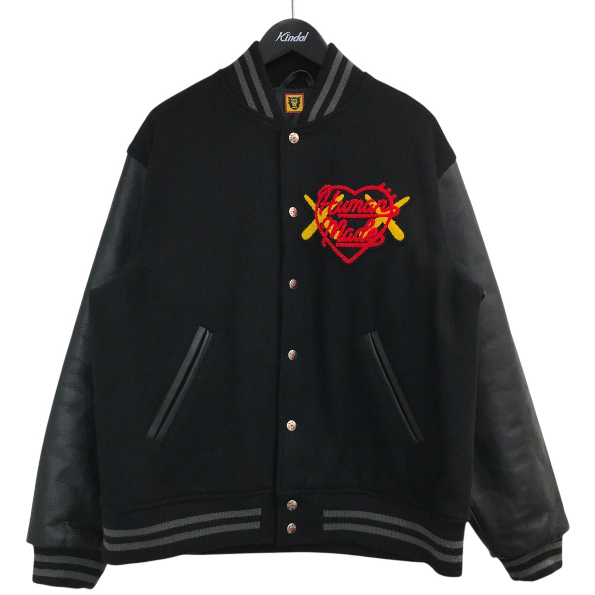 KAWS MADE ブラックジャケット HUMAN MADE×KAWS 「KAWS MADE VARSITY JACKET」中綿入りスタジャン