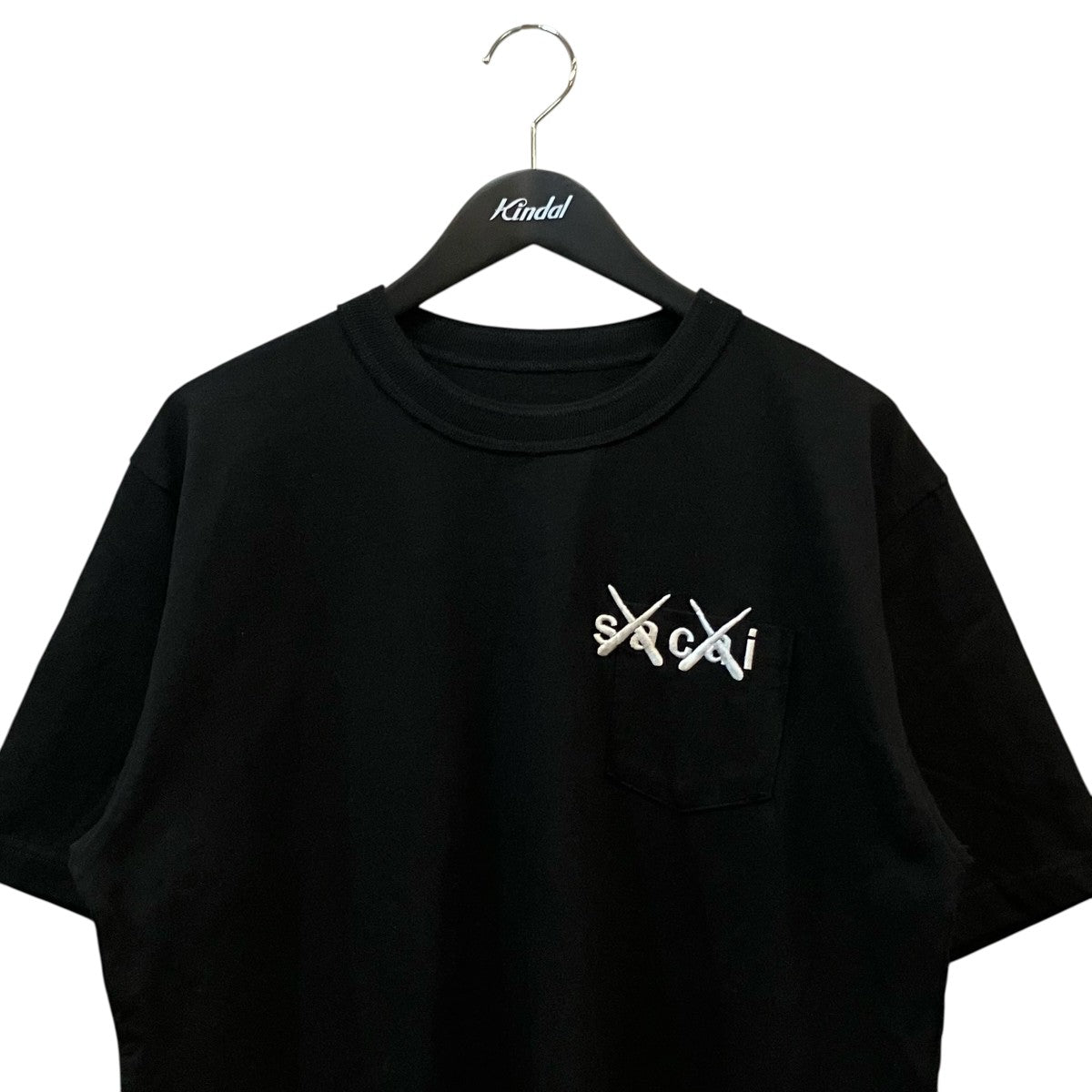 sacai×KAWS ロゴ刺繍Tシャツ21 0285S 古着・中古-3枚目のアイテム画像