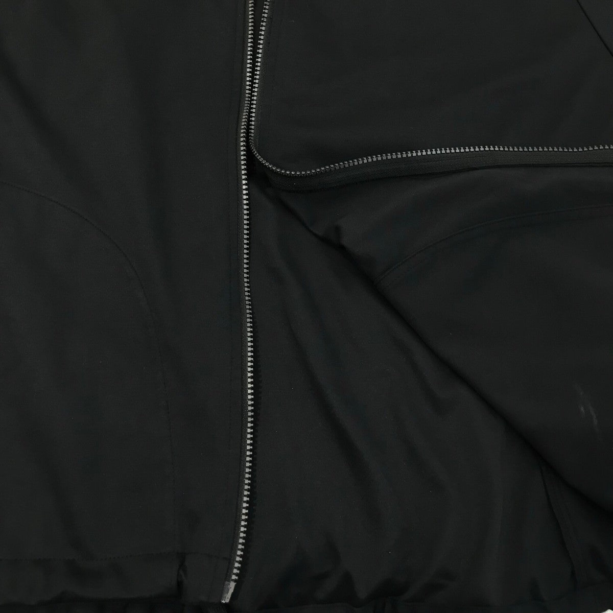 「UNTRACE ZIPPER CARDIGAN」ジッパーカーディガン