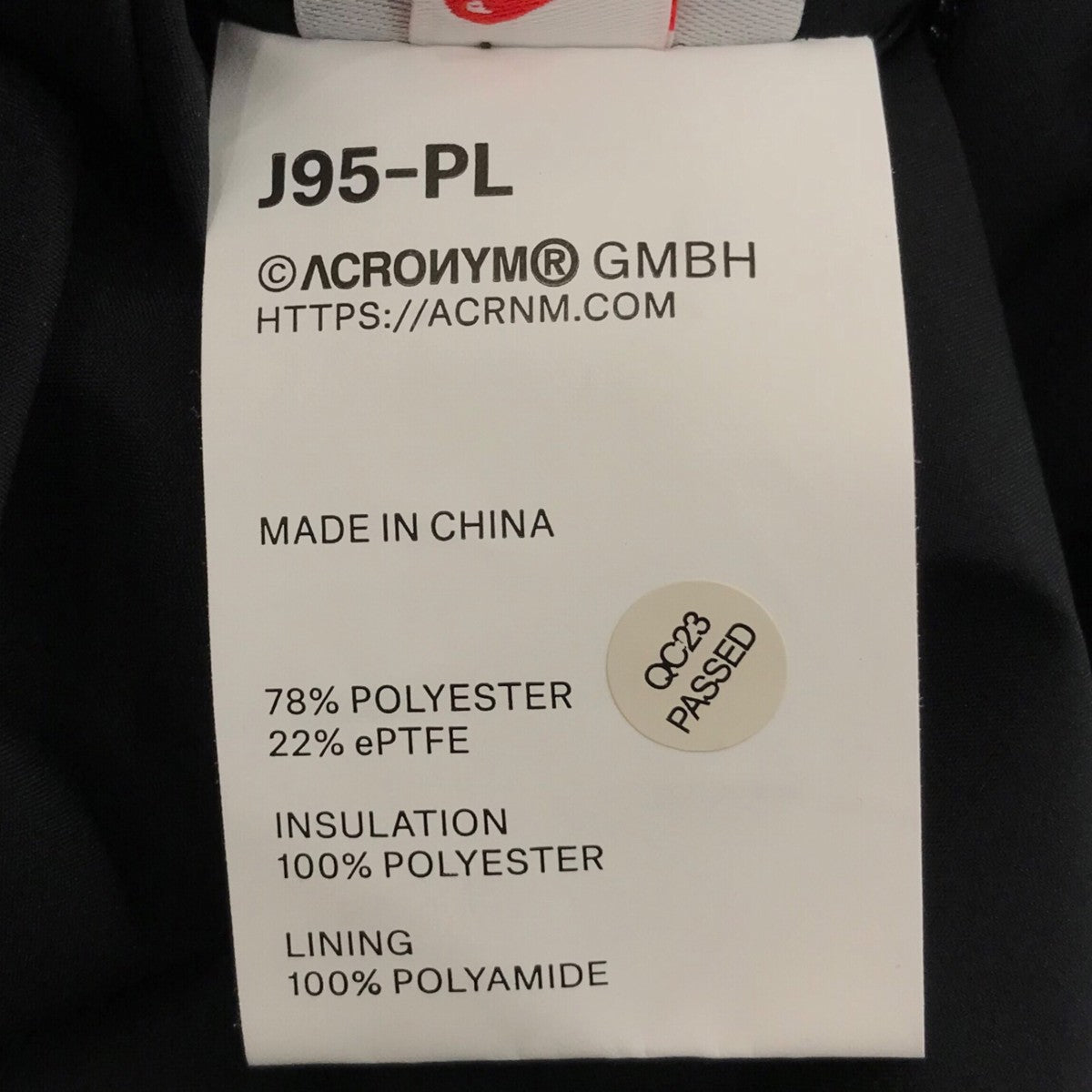 「Insulated Coach Jacket」中綿フーデッドコーチジャケットJ95 PL