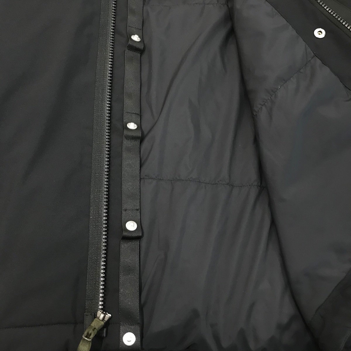 「Insulated Coach Jacket」中綿フーデッドコーチジャケットJ95 PL