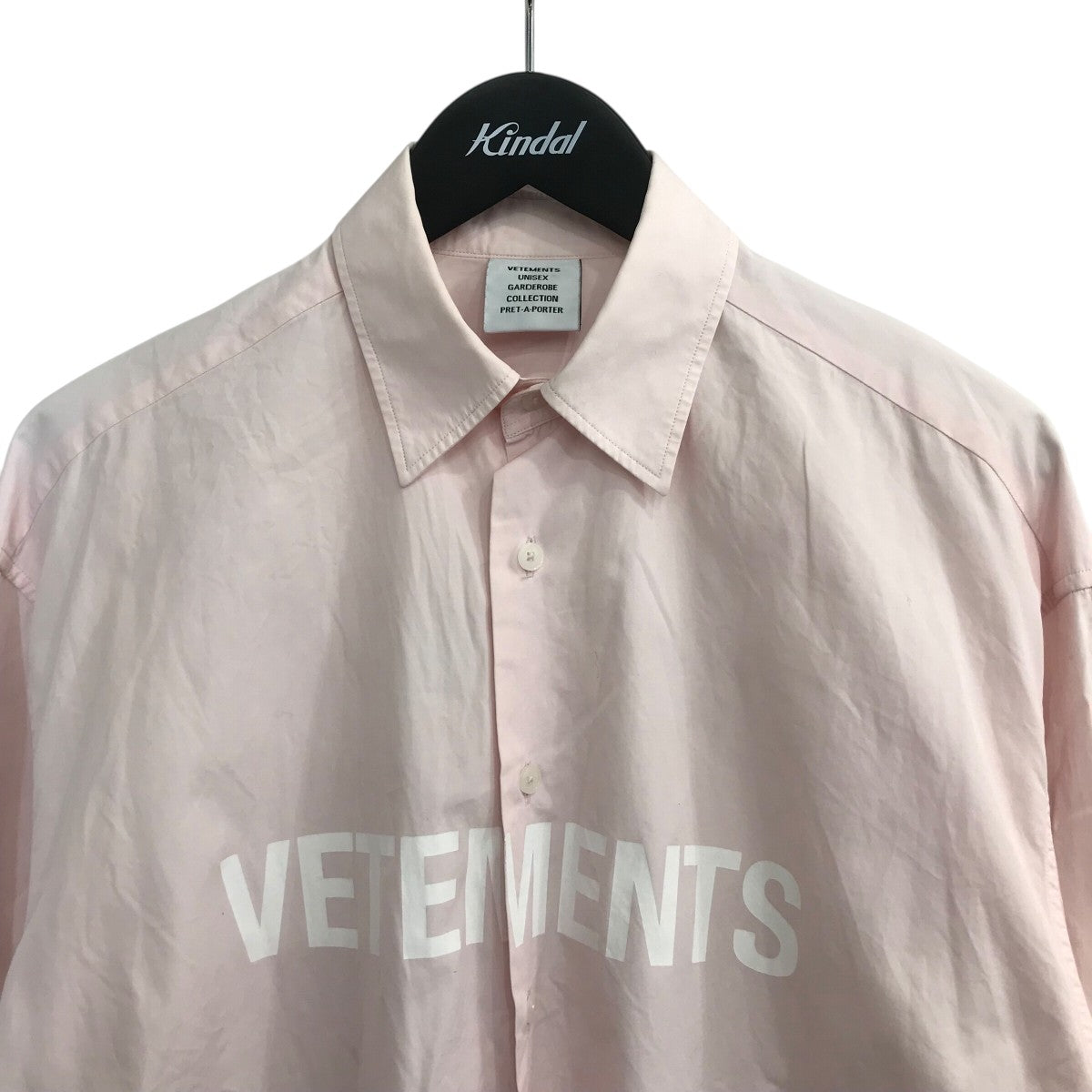 VETEMENTS ロゴプリント シャツ オーバーサイズ VETEMENTS(ヴェトモン) ロゴプリントオーバーサイズシャツUE51SH300P